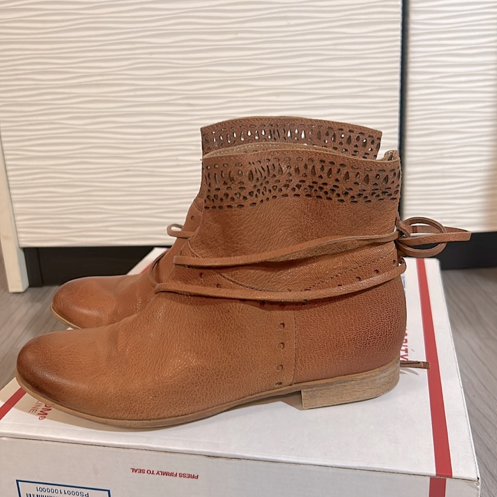 Made in Italy, butter-soft leather booties, Sz 36 (US6)
